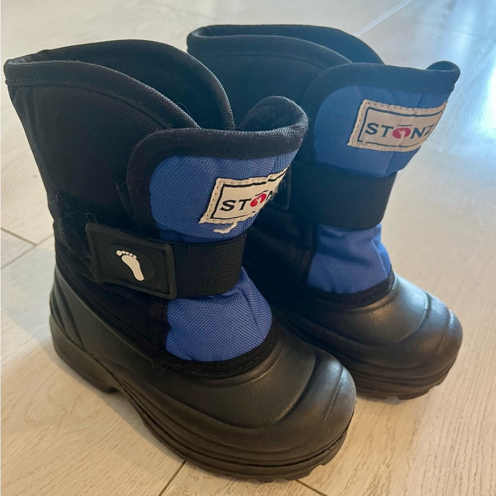 Stonz Toddler Blue and Black Insulated Winter Boots - size 8